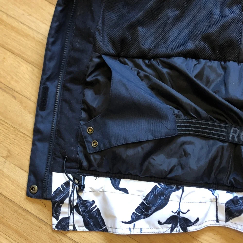 Roxy Snow Board/Ski Jacket - Picture 8 of 12
